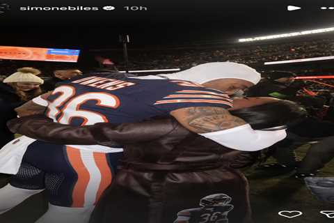Simone Biles embraces Bears husband after thrilling playoff comeback against Packers