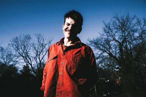 Chartbreaker: How Paddington, Sobriety and a ‘Loosie Song’ Resulted in Medium Build’s Breakthrough