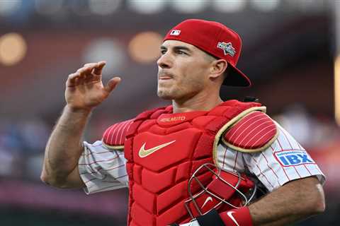 Phillies re-sign J.T. Realmuto to $45 million deal after missing out on Bo Bichette