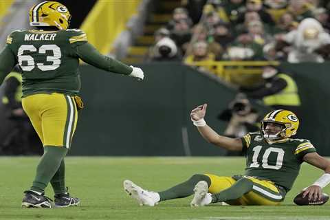 Green Bay Packers player Rasheed Walker arrested on gun charge at NYC’s LaGuardia Airport: sources