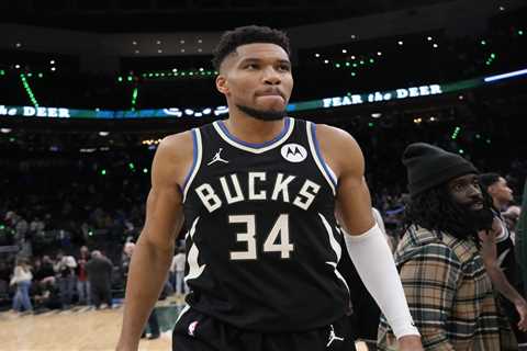 Giannis Antetokounmpo believes he’ll be out 4-6 weeks with injury in Bucks crusher: ‘It’s..