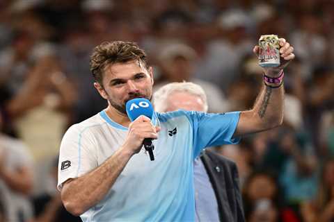 Stan Wawrinka says goodbye to Australian Open with beer-filled toast
