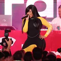 Cardi B Jokes About ‘Jumpin’ ICE, Channels Selena During Little Miss Drama Tour Opener: 7..