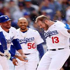 Dodgers sign Max Muncy to $10 million extension