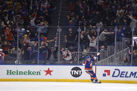 Bo Horvat long-awaited scoring breakout comes at perfect time for Islanders