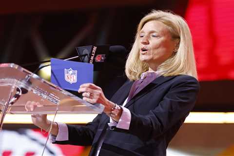 Giants hire Dawn Aponte away from NFL for significant front office role