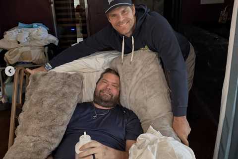 Greg Olsen’s brother, Chris, dead at 42 after brain cancer battle