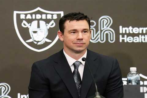 Raiders’ Klint Kubiak, Mark Davis make their Maxx Crosby stance clear