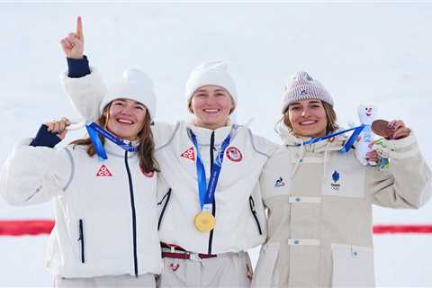 American Elizabeth Lemley claims Olympic gold in women’s mogul final after favorite’s shocking..