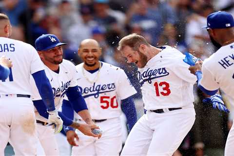 Dodgers sign Max Muncy to $10 million extension