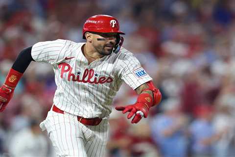 Phillies tell Nick Castellanos not to report to spring training with trade or release looming