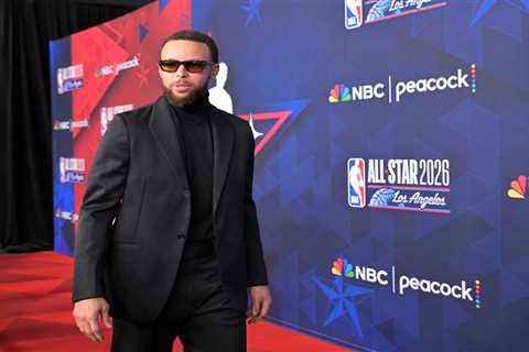 NBA All-Stars sport flashy outfits, get diamond rings during eventful pregame red carpet