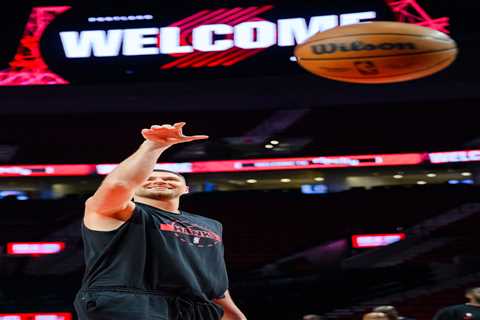 Warriors’ Steph Curry out, but Kristaps Porzingis expected to make debut