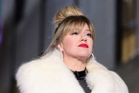 Kelly Clarkson Explains Why Ending Her Talk Show Was ‘Really Hard,’ But an ‘Easy Decision as a Mama’
