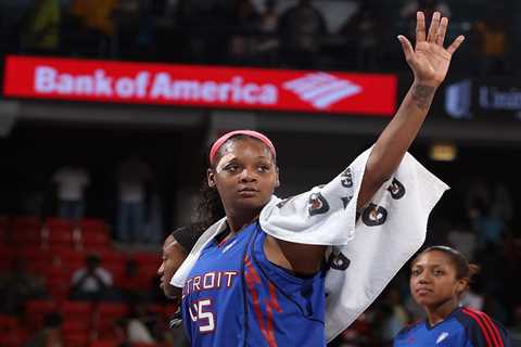 Two-time WNBA champion Kara Braxton dead at 43