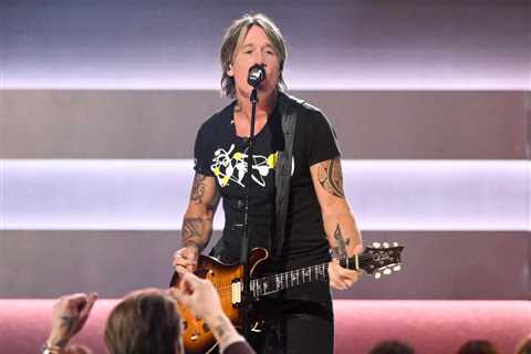 Keith Urban Joins Crush Management