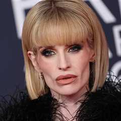 Kelly Osbourne Friends Concerned Over Weight Loss, But Understand She's Grieving