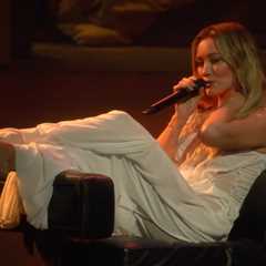 Hilary Duff Talks Comeback Album, Olsen Twins Obsession, Performs Sultry ‘Roommates’ on..