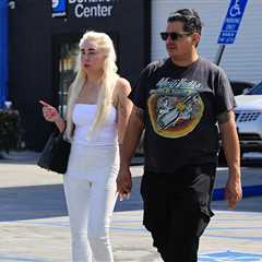 Amanda Bynes & Boyfriend Go Shopping Together at Goodwill