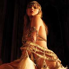 ‘Elizabeth Taylor’ Is the Next Radio Single From Taylor Swift’s ‘The Life of a Showgirl’