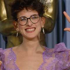 1986 Oscar Winner Marlee Matlin 'Memba Her?!