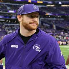 Carson Wentz re-signing with Vikings in curious QB development