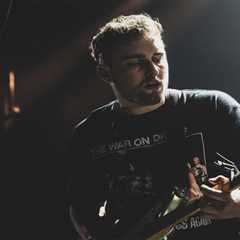 Sam Fender & Olivia Dean’s ‘Rein Me In’ Storms Back to No. 1 on U.K. Singles Chart