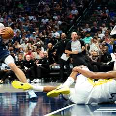 Moses Moody carted off after suffering gruesome injury in Warriors win