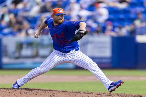 Craig Kimbrel shows velocity increase in Mets spring debut as he hopes to make roster
