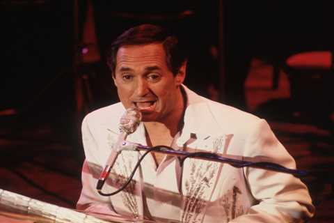 Neil Sedaka’s Streams Up 700% Following His Death