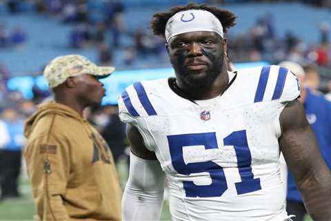 Defensive end Kwity Paye agrees to terms with Raiders