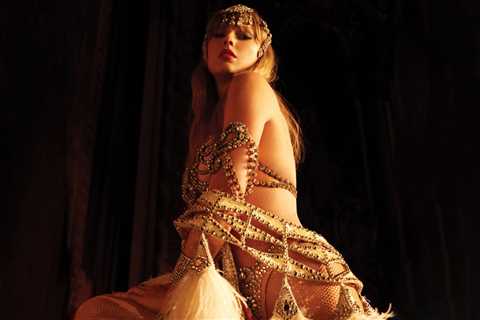 ‘Elizabeth Taylor’ Is the Next Radio Single From Taylor Swift’s ‘The Life of a Showgirl’