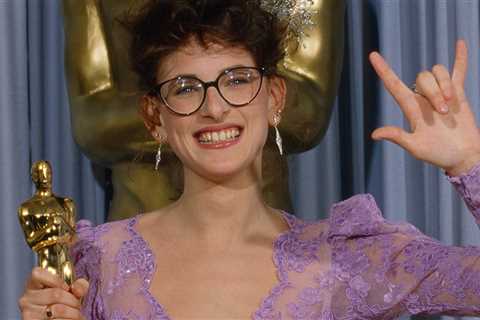 1986 Oscar Winner Marlee Matlin 'Memba Her?!