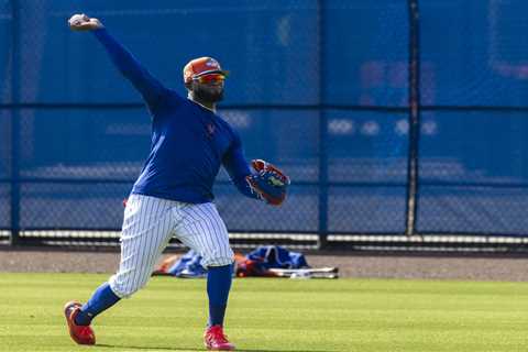 Luis Robert Jr. finally makes spring debut with Mets banking on long play paying dividends