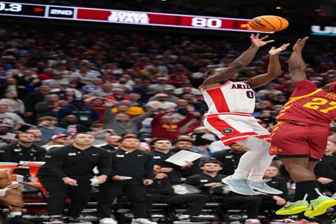 Arizona beats Iowa State at buzzer in wild end to Big 12 semifinal