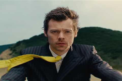 In Love With ‘American Girls’: Harry Styles Debuts at No. 1 on Billboard Global Charts