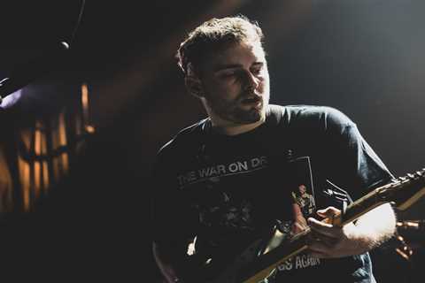 Sam Fender & Olivia Dean’s ‘Rein Me In’ Storms Back to No. 1 on U.K. Singles Chart