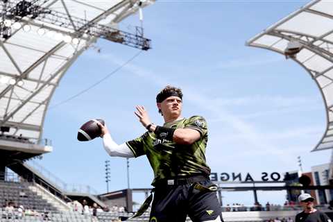 Olivia Ponton cheers on Joe Burrow at Fanatics Flag Football Classic