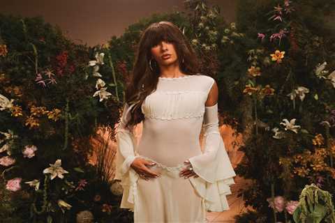 Ella Langley Leaps Past Taylor Swift for Country History as ‘Choosin’ Texas’ Tops Hot 100 for..