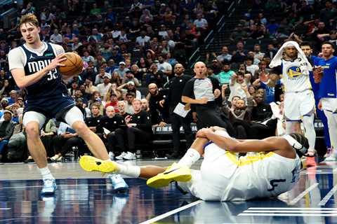 Moses Moody carted off after suffering gruesome injury in Warriors win