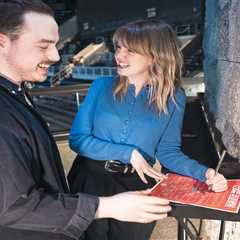 Jaded NYC singles join Post reporter to shoot their shot at love at Brooklyn Nets game — with an..