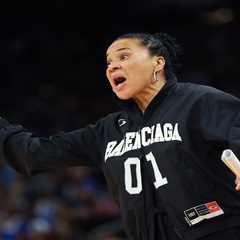 Dawn Staley asks for fans to do one thing after speaking to Geno Auriemma following flap