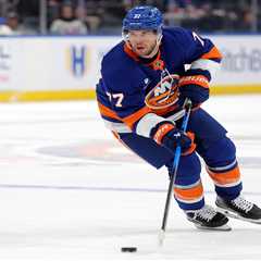 Islanders’ Tony DeAngelo expected to return from lower-body injury