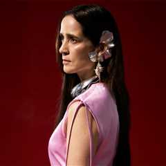 Latin Women in Music 2026: Julieta Venegas Dedicates Award to Those Facing Separation ‘Due to..