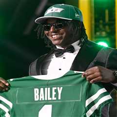 David Bailey opens as favorite for Defensive Rookie of the Year