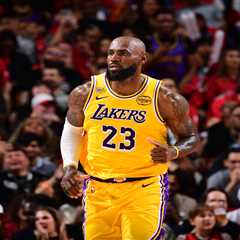 Inside a half-empty arena, this is how LeBron James and the Lakers broke the Rockets