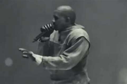 Kanye West Gets Pissed Over Stage Lights While Performing At L.A. Concert