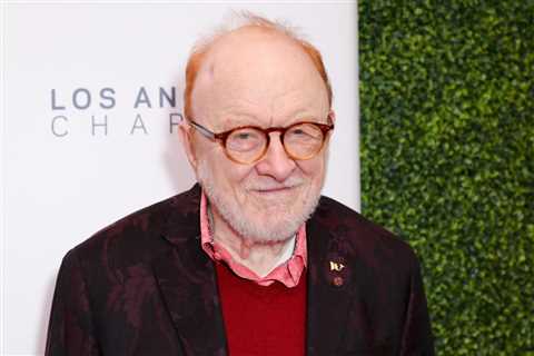 Watch James Taylor, Linda Ronstadt & More Laud Peter Asher in ‘Peter Asher: Everywhere Man’..