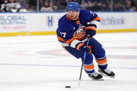 Islanders’ Tony DeAngelo expected to return from lower-body injury