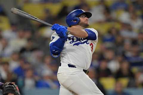 Max Muncy adds to Dodgers’ legacy with three-homer game